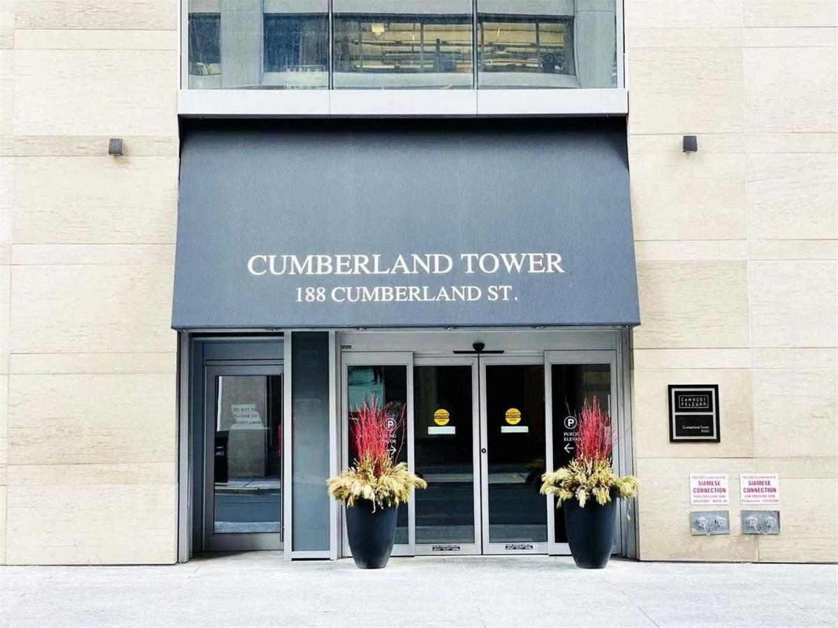 2 Bedroom Plus Den Condo Toronto Exterior photo