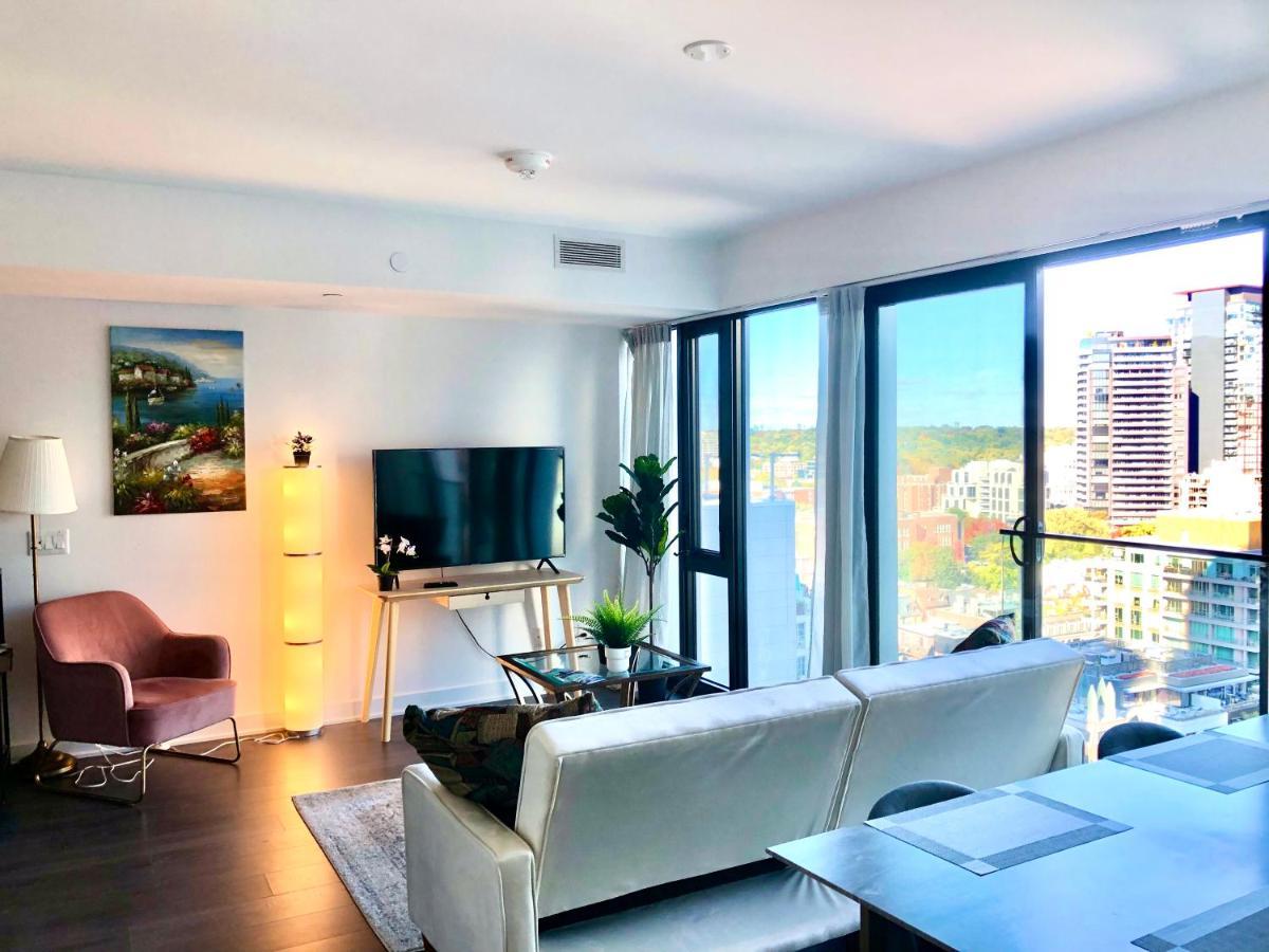 2 Bedroom Plus Den Condo Toronto Exterior photo